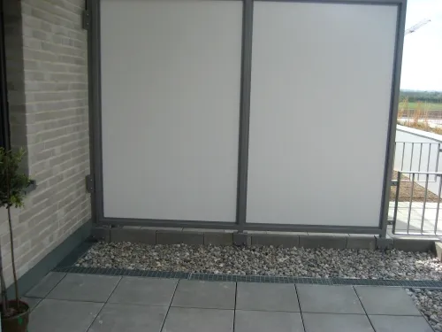 Dachterasse vorher, viel Kies und Rinnen