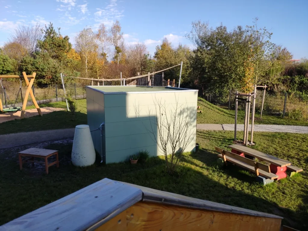 Gerätehaus Sitzgruppe Freianlagen Kindertagesstätte Germerig
